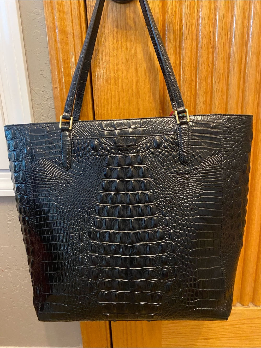 BRAHMIN LRG WOMEN'S BLACK CROC EMBOSSED GENUINE LEATHER TOTE W/ GOLD HARDWARE - Picture 3 of 12